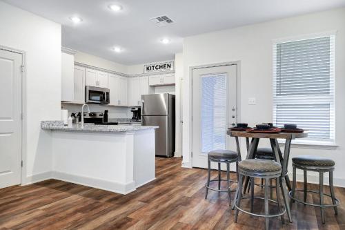 Retro - A Birdy Vacation Rental in Atascosa