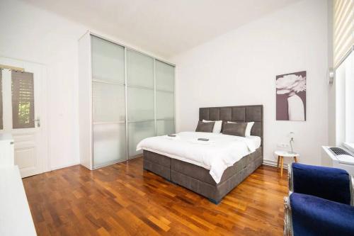 Luxury 2BDR Apartment in Budapest