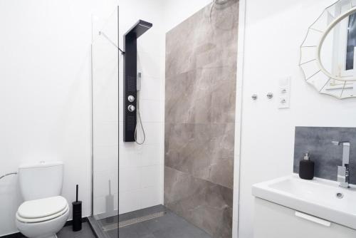 Stylish large apartment at super central location - image 7