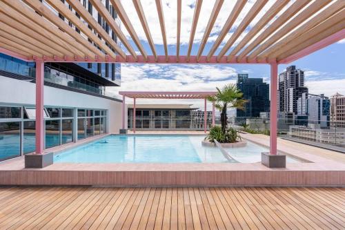The Rose 704: Top Floor Modern Studio Apartment - Tap to explore photos