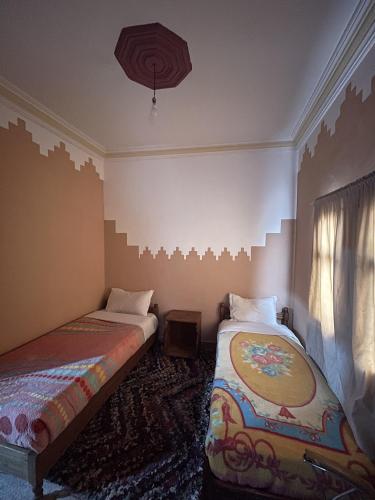 2 twin beds