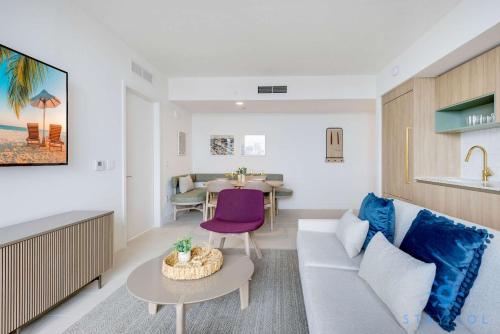 Luxury 2 Bedrooms Balcony Pool & Gym in Miami, USA