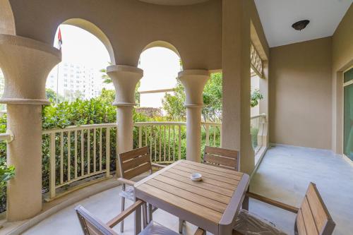 Luxury at Beachside Al Sultana Jumeirah Shoreline - DVH Holiday Homes - image 14