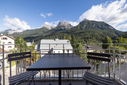 Apartment with Mountain View