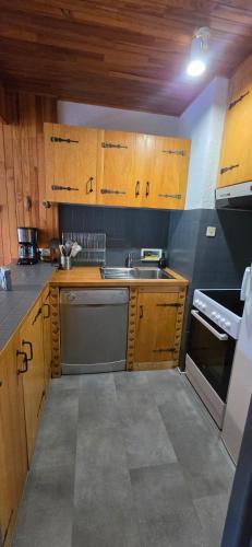 Kitchen, RESIDENCE LES FAYARDS in Morzine
