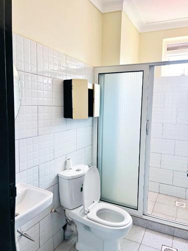 One-Bedroom Apartment image 6