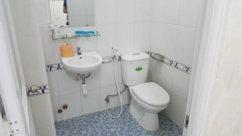 Bathroom, Tai Nguyen Motel in Nguyen An Ninh