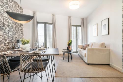 Modern apartment with private terrace by REMS, Malaga