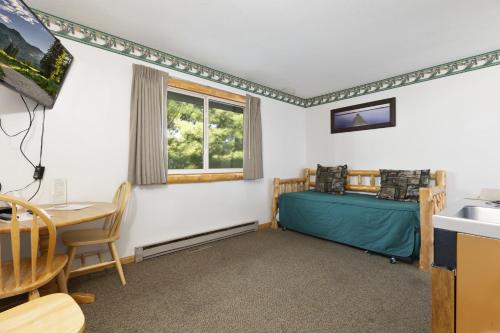 Pelican Lakes Motel