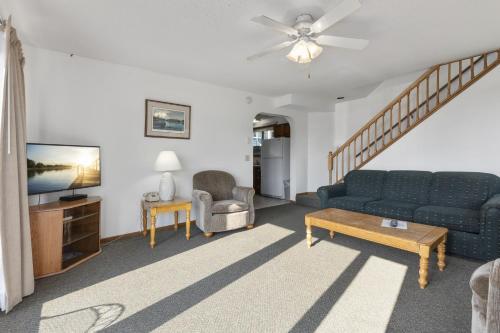 Pelican Lakes Motel