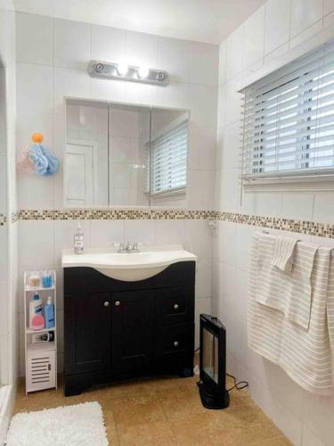 Sunrise Room 1 guest only near DTLA in San Gabriel, USA