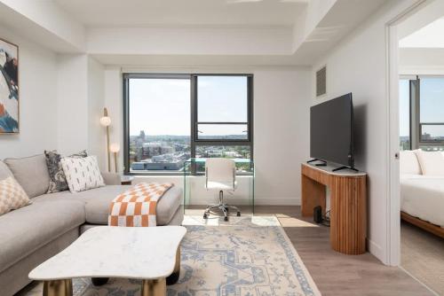 Upscale 1BR near MIT Harvard with Parking, Cambridge