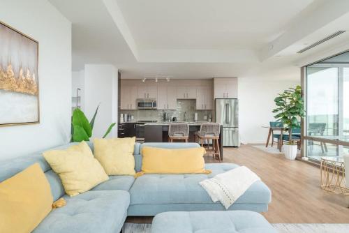 Upscale Penthouse w Gym & Parking near MGH & TUFTS in Boston, USA