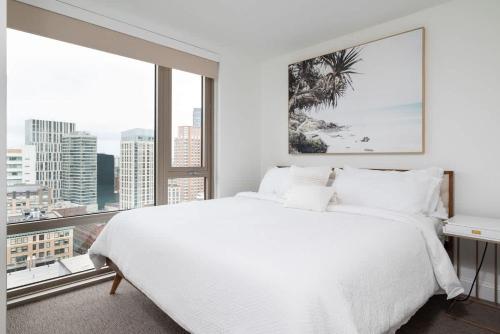Upscale Penthouse w Gym & Parking near MGH & TUFTS in Boston, USA