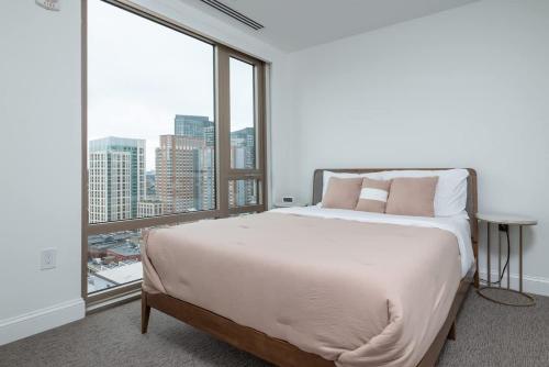 Upscale Penthouse w Gym & Parking near MGH & TUFTS in Boston, USA