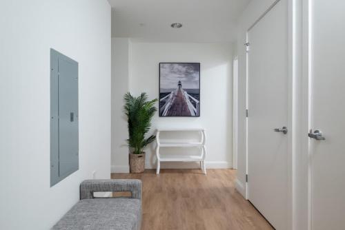 Upscale Penthouse w Gym & Parking near MGH & TUFTS in Boston, USA