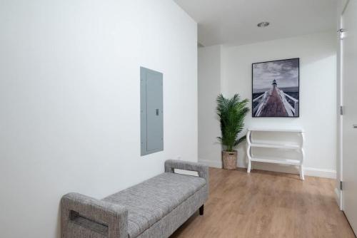 Upscale Penthouse w Gym & Parking near MGH & TUFTS in Boston, USA