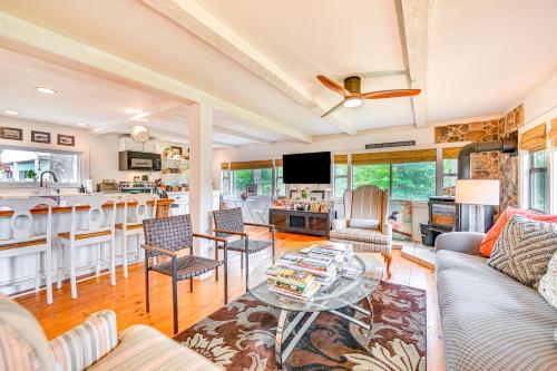Gloversville Getaway with Grill 5 Mi to Water! in Gloversville, USA