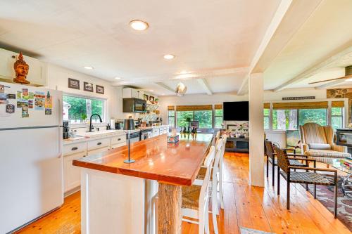 Gloversville Getaway with Grill 5 Mi to Water! in Gloversville, USA