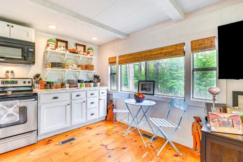 Gloversville Getaway with Grill 5 Mi to Water! in Gloversville, USA