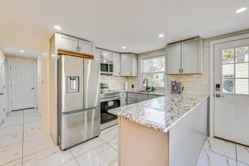 7 Mi to Forest Park Springfield Home with Yard in Springfield, USA