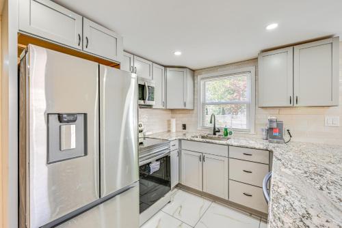7 Mi to Forest Park Springfield Home with Yard in Springfield, USA