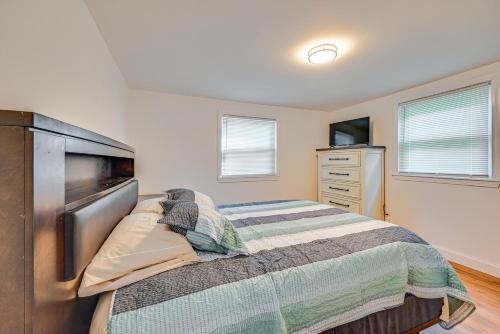 7 Mi to Forest Park Springfield Home with Yard in Springfield, USA