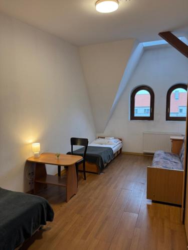 Economy Quadruple Room with Shared Bathroom image 7