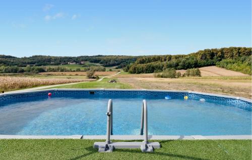 Úszómedence, Stunning Home In Hrascina With Sauna in Hrascina