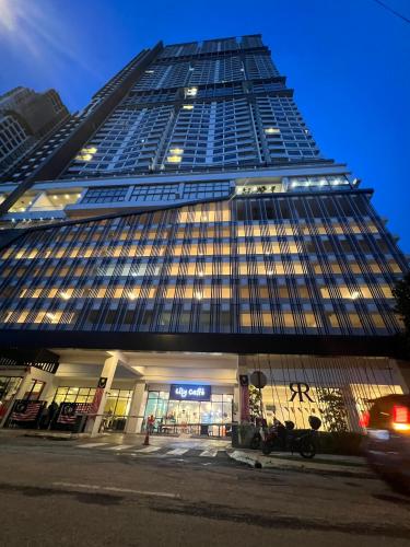 RoseWood Suites At Reizz Residence