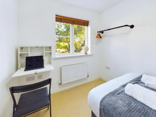 Sotherby Walk by Signature Stays - Townhouse - Parking - Modern - image 4