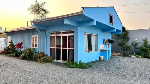 3 bedrooms, 6 beds
