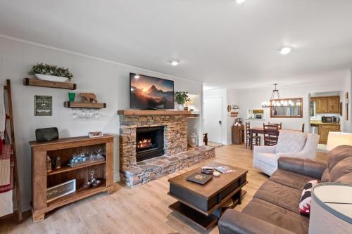 Ridgeview Condo - Mountain Golf Course Views Access to Big Canoe Amenities in Holcomb, USA