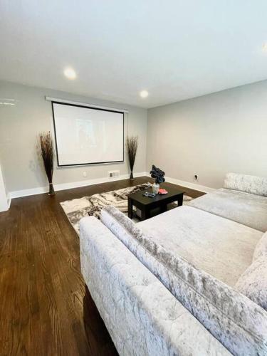 Midtown Get Down Private Escape in Knight Park-Howell Station