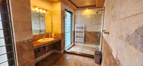 Haven Lodge Bhurban by Haven Holiday Homes - Deluxe Rooms with Mountain View - image 13