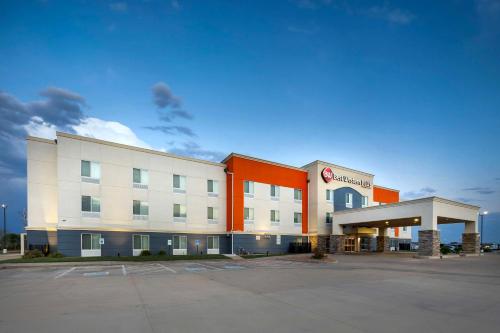 Best Western Plus Pratt - main image
