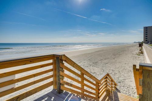 Beachfront Condo with Pool Access in Ponce Inlet in Ponce Inlet (FL)
