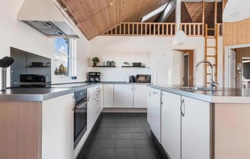 Konyha, Lovely Home In Løkken With Sauna in Nr. Lyngby