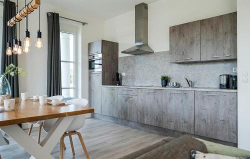 keittiö, Cozy Apartment In Kamperland With Wifi in Kamperland