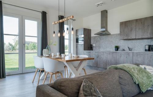 keittiö, Cozy Apartment In Kamperland With Wifi in Kamperland