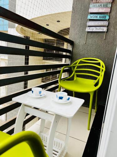 Palm Suite With Sky Terrace on 11th floor Fortune Serenity, Rajkot (foto 6)