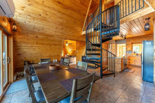 Peaceful Lake Front A-Frame With View & Htd Pool in Ely, USA