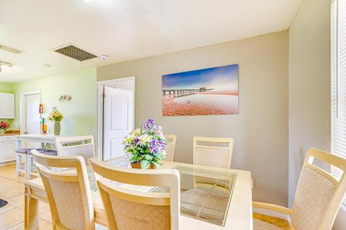 1 Mi to Paddock Mall and Downtown Ocala Abode! in Ocala, USA