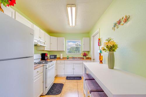 1 Mi to Paddock Mall and Downtown Ocala Abode! in Ocala, USA