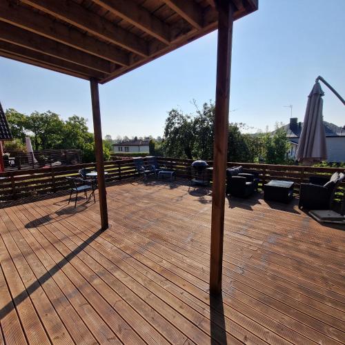 Stilren svit lagenhet med tradack och laddstation in Motala