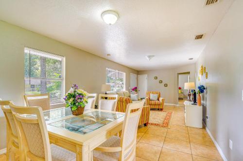 1 Mi to Paddock Mall and Downtown Ocala Abode! in Ocala, USA