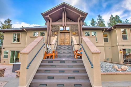 Family Paradise with Indoor Pool in Woodland Park, USA