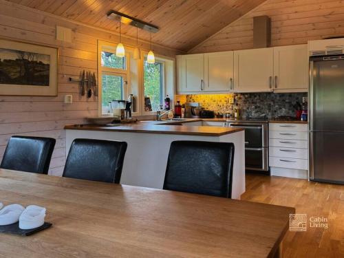Cabin at Sjusjøen Birkebeiner trail ski in out, 8 beds, 2 bathrooms & Wifi in ชูเชิน