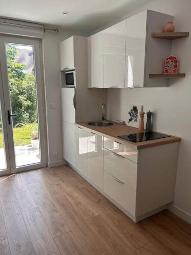 ห้องครัว, Petite maison proche Disney - 20 min en voiture in ฌอซซินี