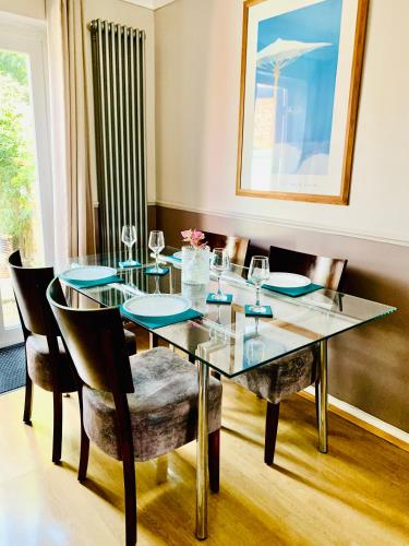 Facilities, The Lake House, Woking in Woking